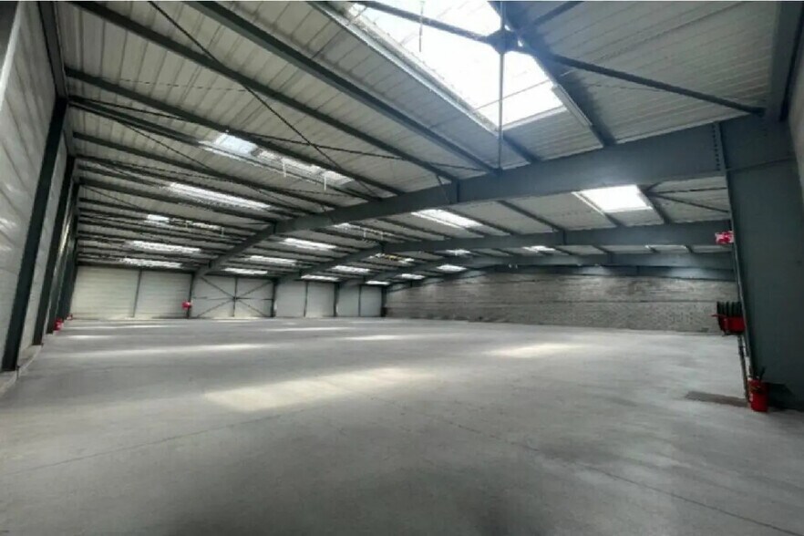 Industriel/Logistique dans Carpiquet à louer - Photo de l’immeuble – Image 3 sur 5