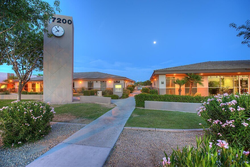 7200 W Bell Rd, Glendale, AZ à louer - Photo de l’immeuble – Image 3 sur 6