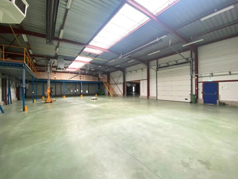 Local d'activités dans Saint-Germain-de-la-Grange à vendre - Photo intérieure – Image 1 sur 9