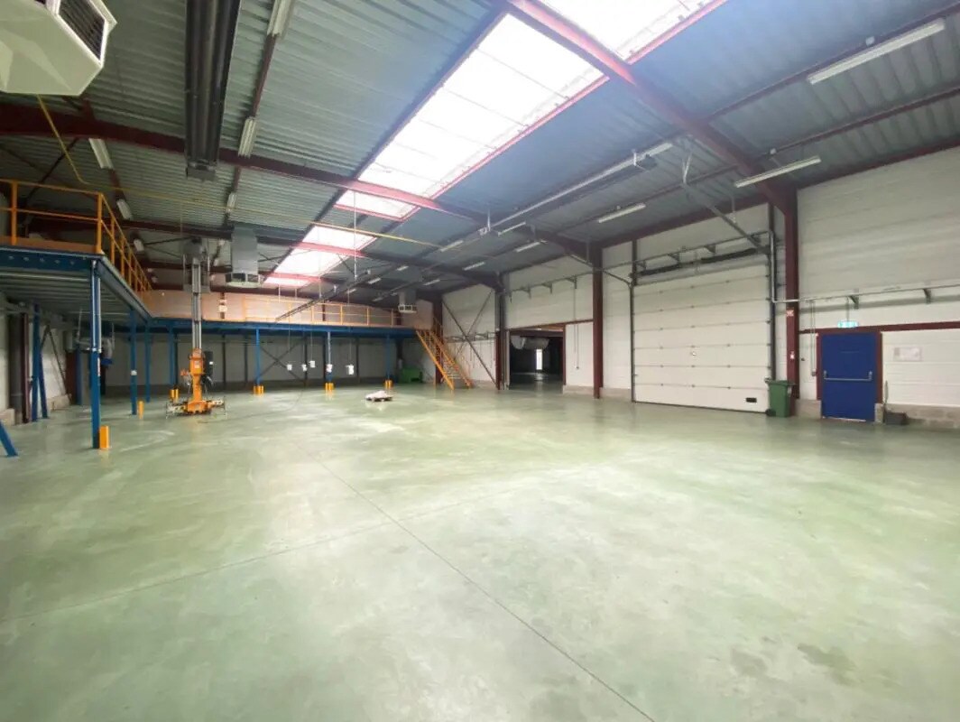 Local d'activités dans Saint-Germain-de-la-Grange à vendre Photo intérieure– Image 1 sur 10