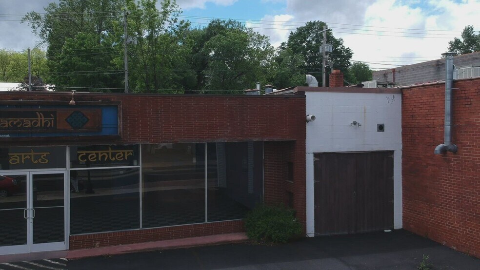 423 W Walnut St, Johnson City, TN à louer - Vidéo sur l’annonce professionnelle – Image 2 sur 27