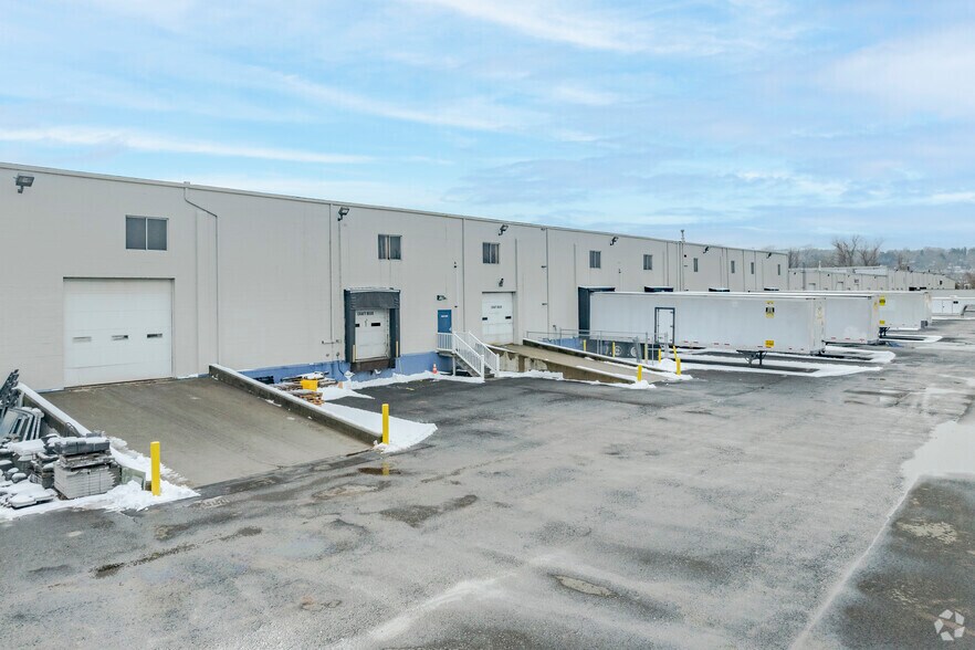 100 Republic Dr, North Haven, CT à louer - Photo de l’immeuble – Image 3 sur 7