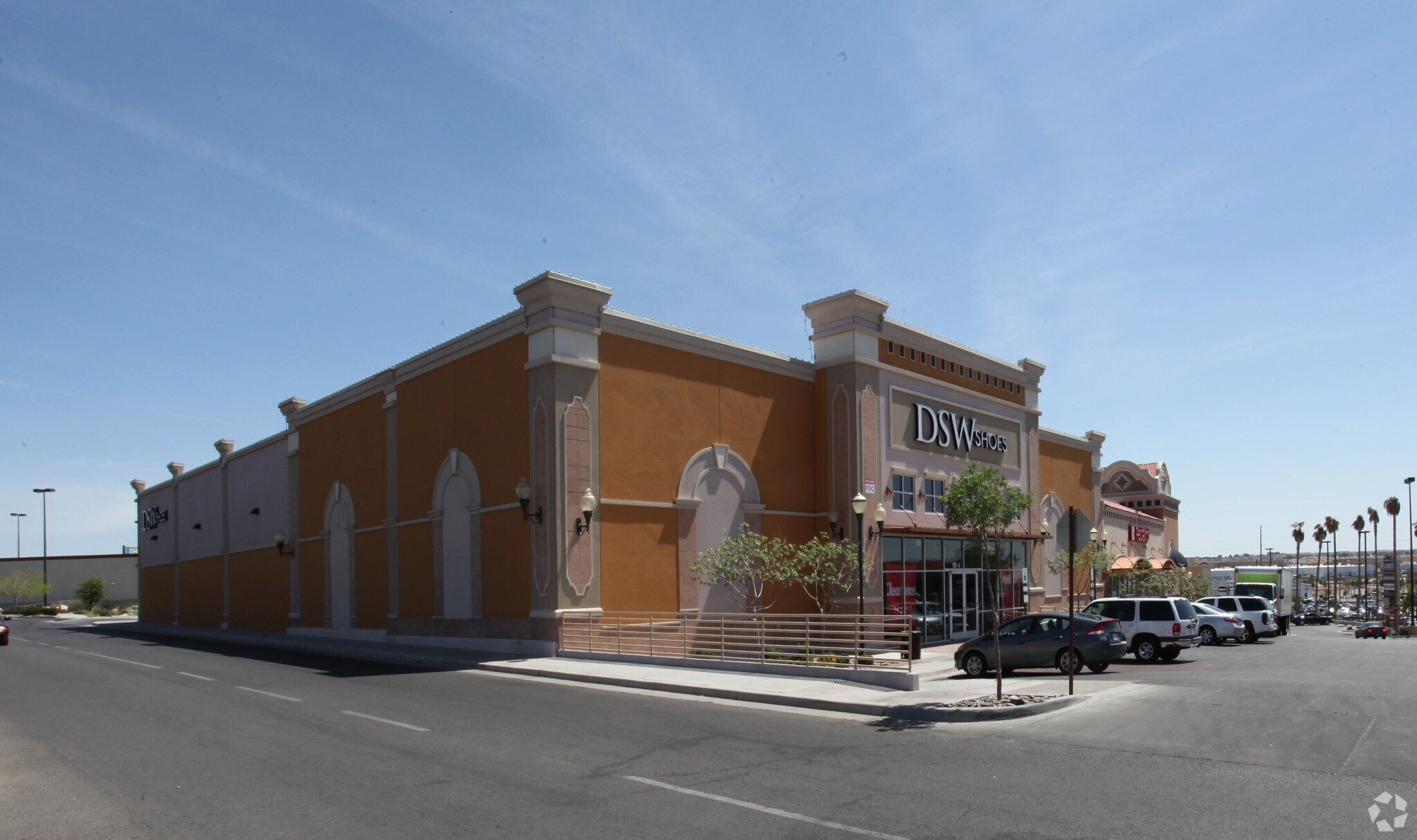 1313-1345 George Dieter Dr, El Paso, TX à louer Photo principale– Image 1 sur 8