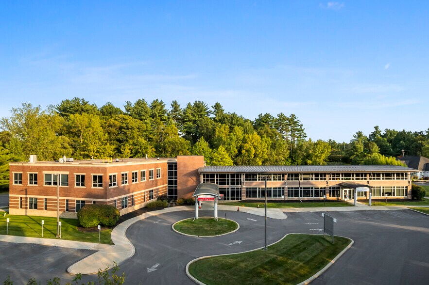 6 Care Ln, Saratoga Springs, NY à louer - Photo de l’immeuble – Image 1 sur 9
