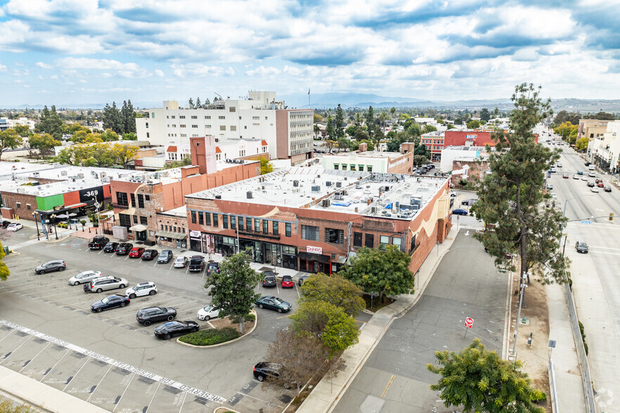 135-185 E 2nd St, Pomona, CA à louer - Photo de l’immeuble – Image 3 sur 16