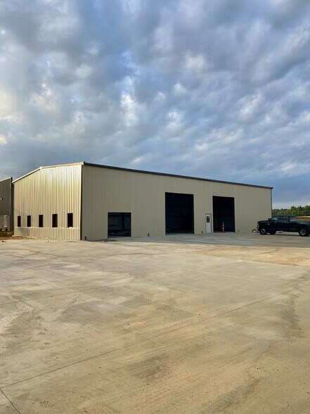 107 Aerosmith Dr, Richland, MS à louer - Photo de l’immeuble – Image 2 sur 5