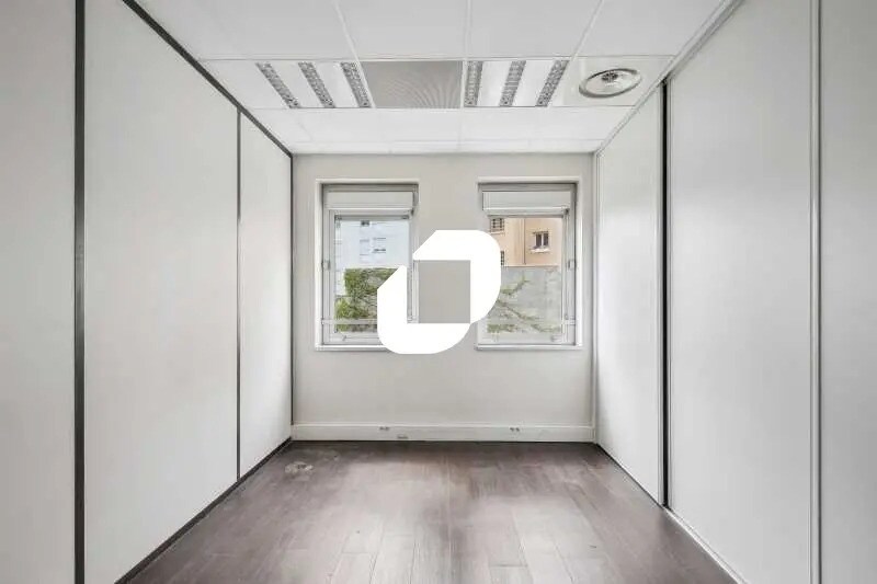 Bureau dans Villeurbanne à louer - Photo de l’immeuble – Image 3 sur 14