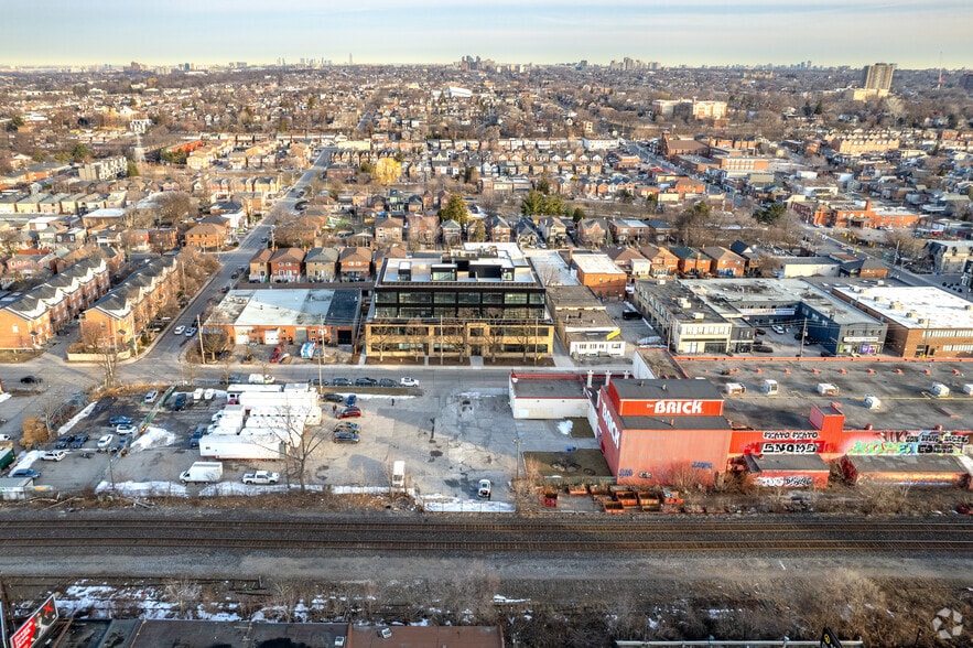 288-300 Geary Ave, Toronto, ON à vendre - Aérien – Image 2 sur 3