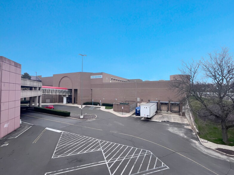 2500 W Moreland Rd, Willow Grove, PA à louer - Photo de l’immeuble – Image 3 sur 4