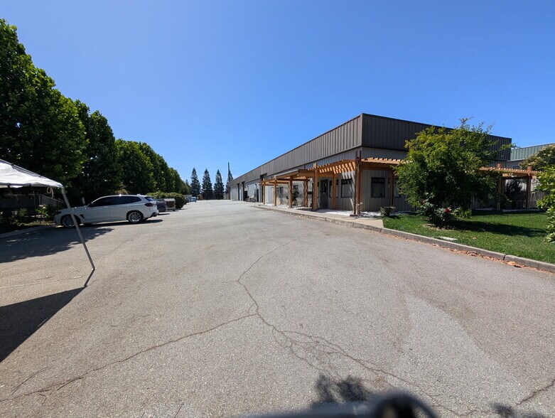 230 Mayock Rd, Gilroy, CA à vendre - Photo de l’immeuble – Image 3 sur 5