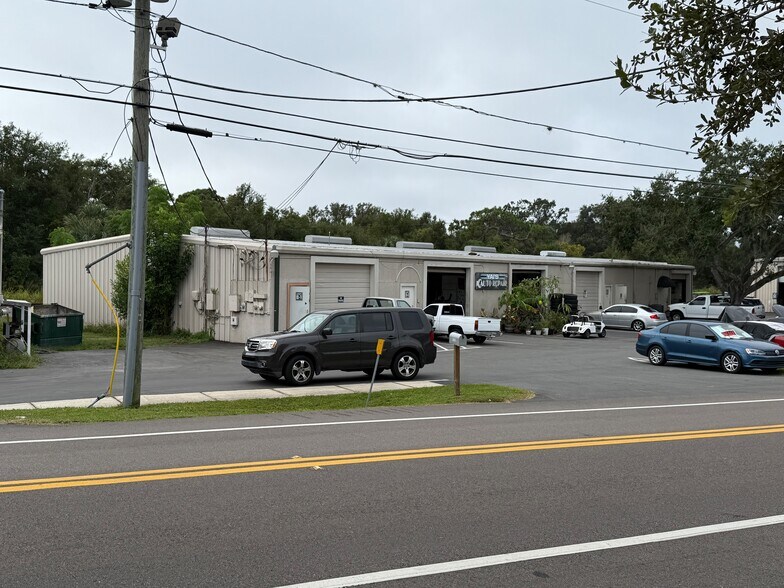 Small Bay Industrial - Safety Harbor portefeuille de 3 biens à vendre sur LoopNet.fr - Photo de l’immeuble – Image 2 sur 18