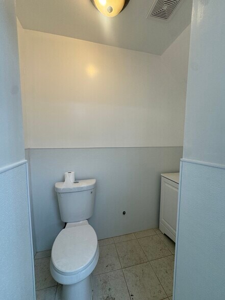 10209 101st Ave, Ozone Park, NY à louer - Photo de l’immeuble – Image 3 sur 3