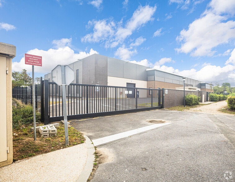 12 Rue Benjamin Franklin, Sucy-en-Brie à louer - Photo de l’immeuble – Image 3 sur 9