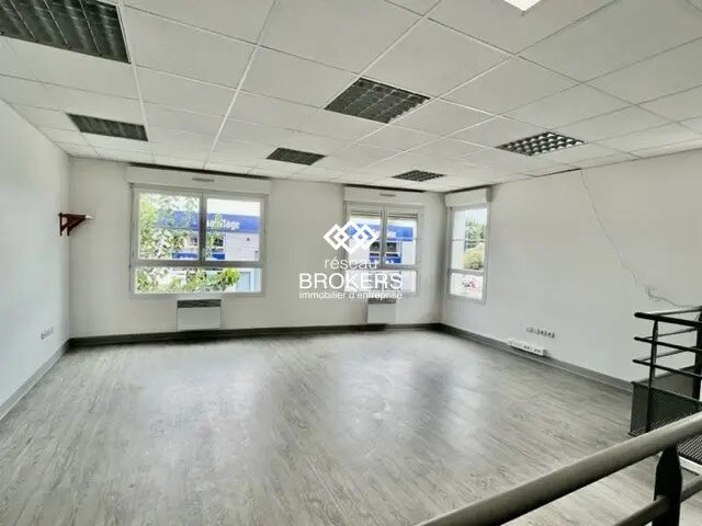 Bureau dans Chambly à louer - Photo de l’immeuble – Image 2 sur 3