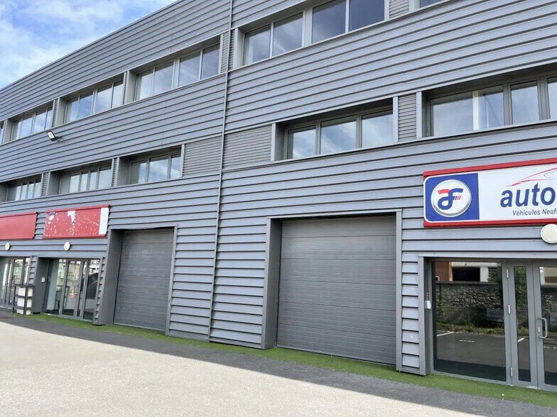 Local d’activités dans Villeneuve-la-Garenne à louer - Photo de l’immeuble – Image 2 sur 3