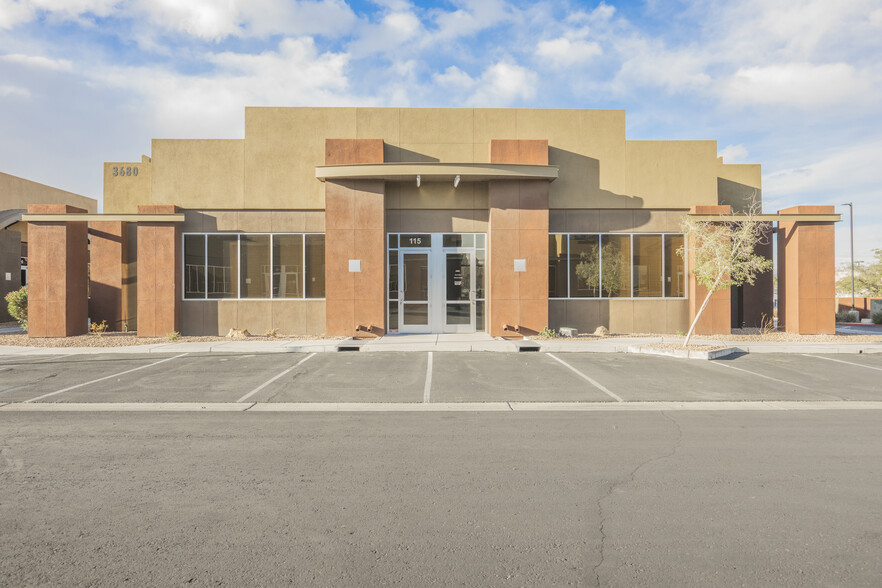 3680 E Sunset Rd, Las Vegas, NV à vendre - Photo de l’immeuble – Image 1 sur 32