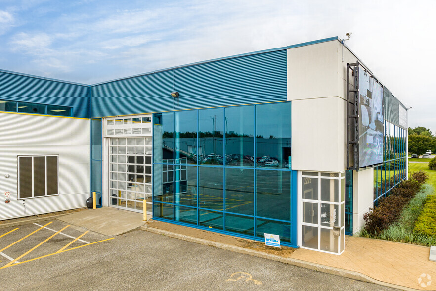 2275 Boul des Entreprises, Terrebonne, QC à louer - Photo de l’immeuble – Image 2 sur 7