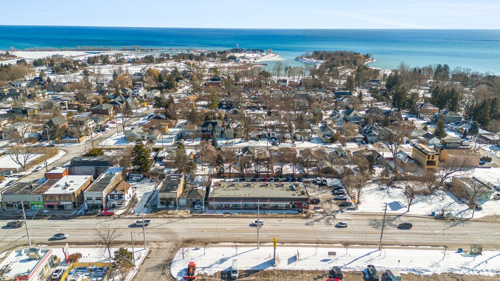 600 Lakeshore Rd E, Mississauga, ON à vendre - Photo de l’immeuble – Image 3 sur 9