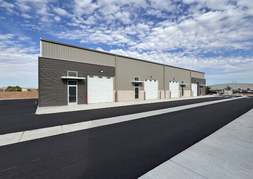 1320 NE Cuesta Arriba Ct, Albuquerque, NM à louer - Photo de l’immeuble – Image 2 sur 11