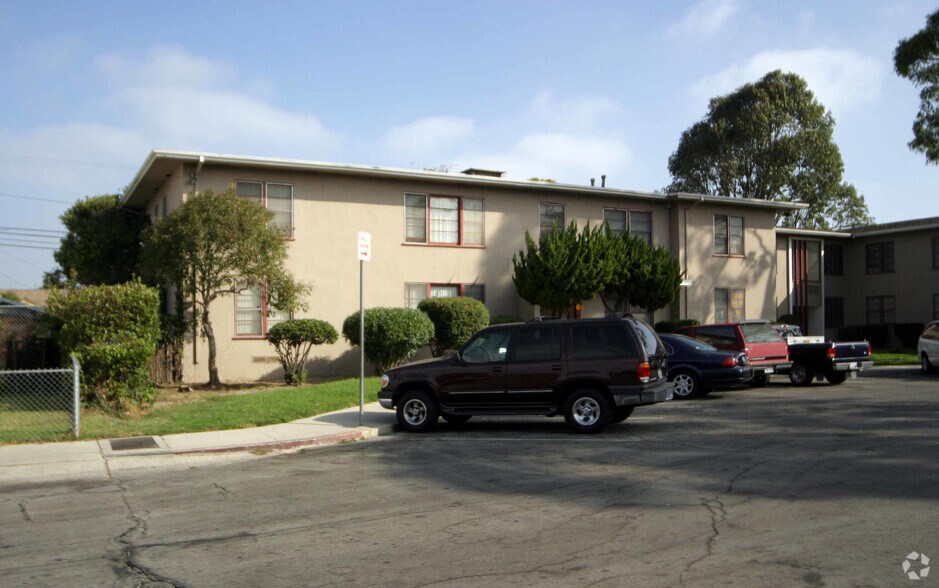 161-166 W Juniper St, Oxnard, CA à vendre - Photo de l’immeuble – Image 2 sur 11