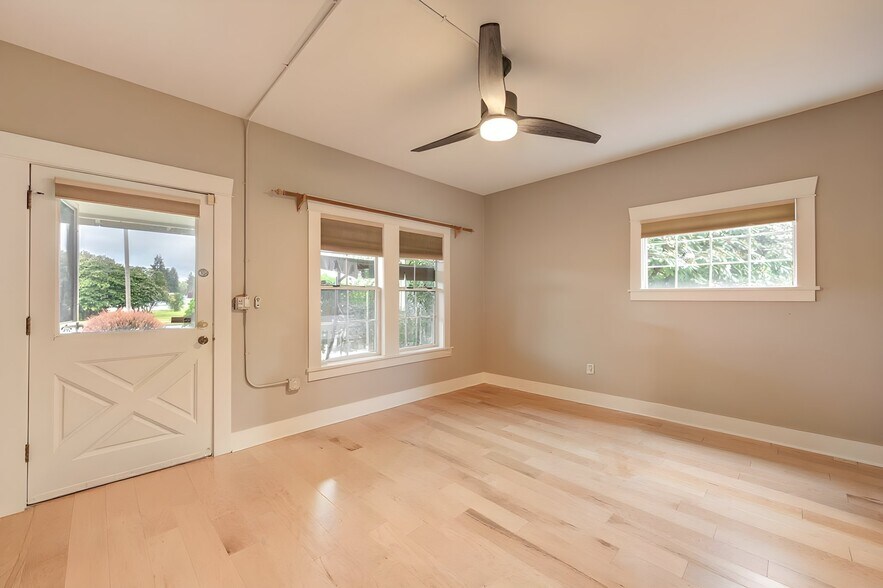 654 W Main St, Monroe, WA à vendre - Photo de l’immeuble – Image 3 sur 43