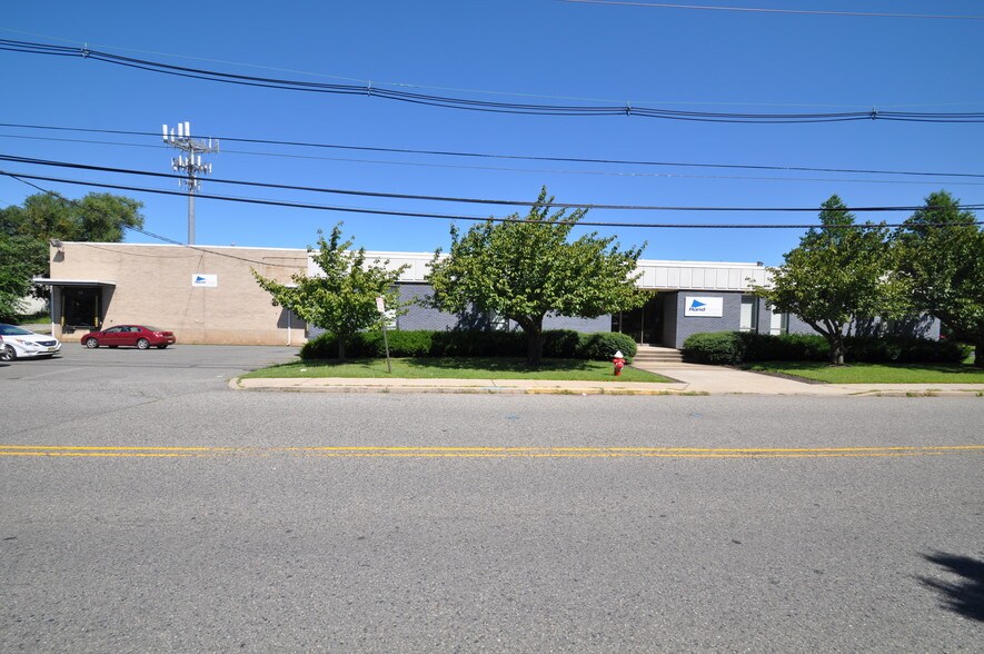 65 Commerce Rd, Carlstadt, NJ à louer - Photo principale – Image 1 sur 3