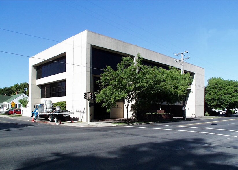 5030 J St, Sacramento, CA à louer - Photo de l’immeuble – Image 2 sur 10