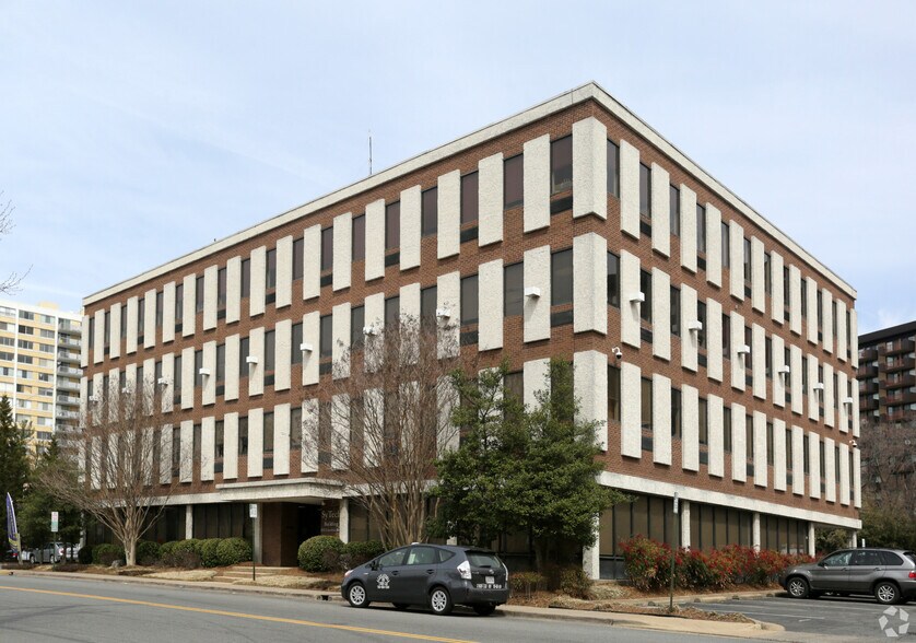 6121 Lincolnia Rd, Alexandria, VA à vendre - Photo de l’immeuble – Image 2 sur 14