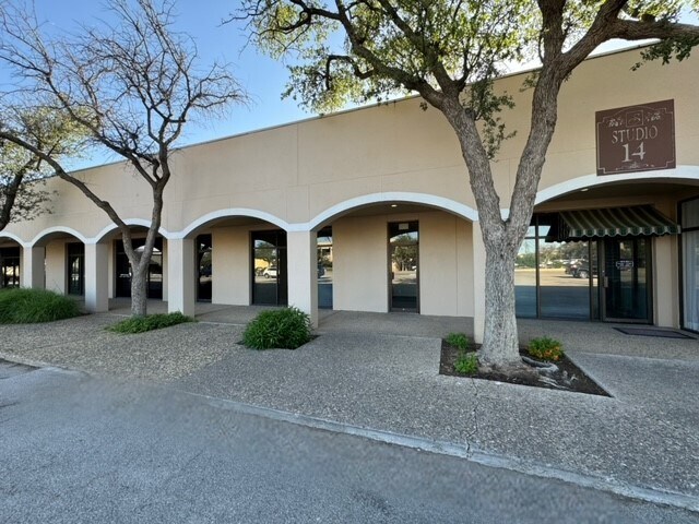 2101 W Wadley Ave, Midland, TX à louer - Photo de l’immeuble – Image 3 sur 4