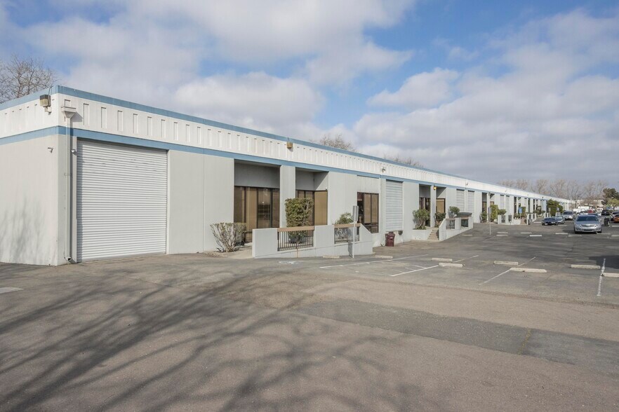 25005 Viking St, Hayward, CA à louer - Photo de l’immeuble – Image 2 sur 8