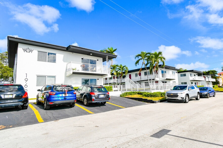 1969-1979 N Glades Dr, North Miami Beach, FL à vendre - Photo principale – Image 1 sur 8