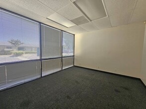 14775-14799 Carmenita Rd, Norwalk, CA à louer Photo intérieure– Image 2 sur 5
