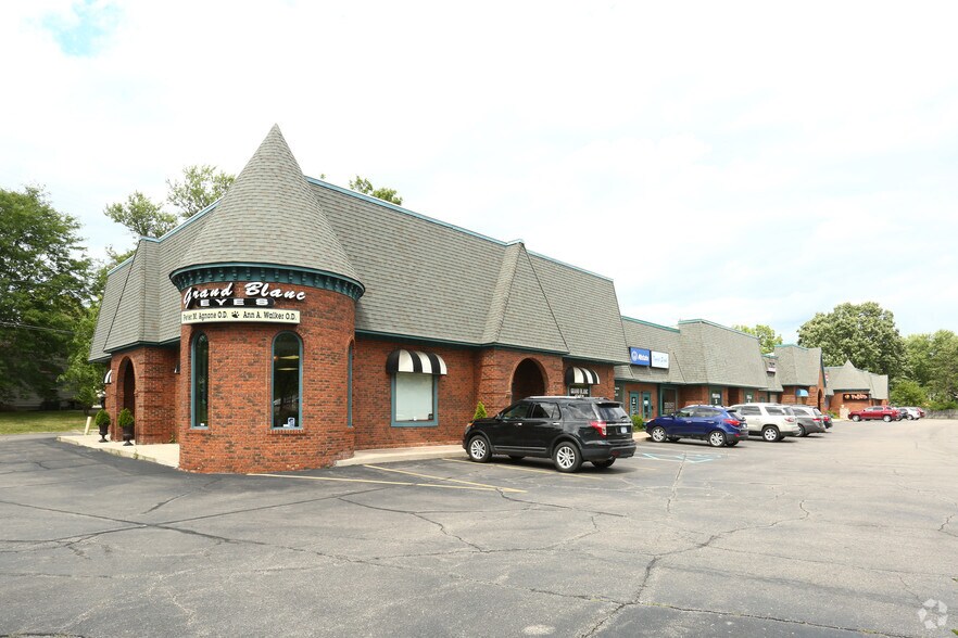 11225 S Saginaw St, Grand Blanc, MI à vendre - Photo principale – Image 1 sur 16