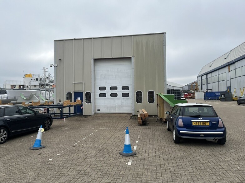 Shore Rd, Southampton à louer - Photo de l’immeuble – Image 3 sur 8