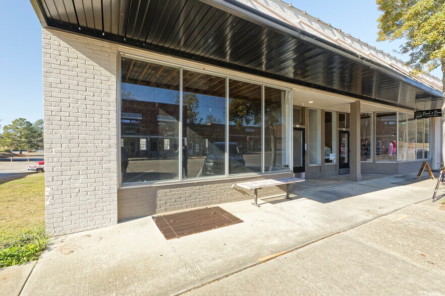 145-147 N Steele St, Sanford, NC à louer - Photo de l’immeuble – Image 3 sur 29