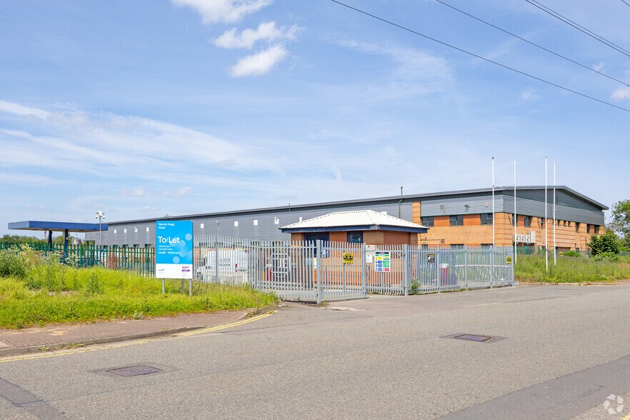 Rennie Hogg Rd, Nottingham à louer - Photo de l’immeuble – Image 1 sur 8