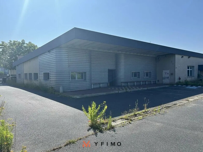 Local d'activités dans Conflans-Sainte-Honorine à vendre - Photo de l’immeuble – Image 3 sur 7