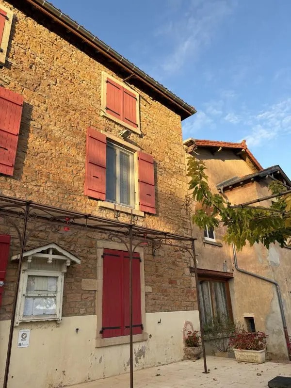 Local d'activités dans Davayé à vendre Photo de l’immeuble– Image 1 sur 7