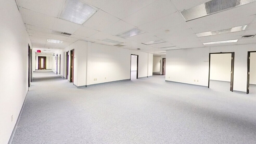 6520 Mercantile Way, Lansing, MI à louer - Photo intérieure – Image 2 sur 11