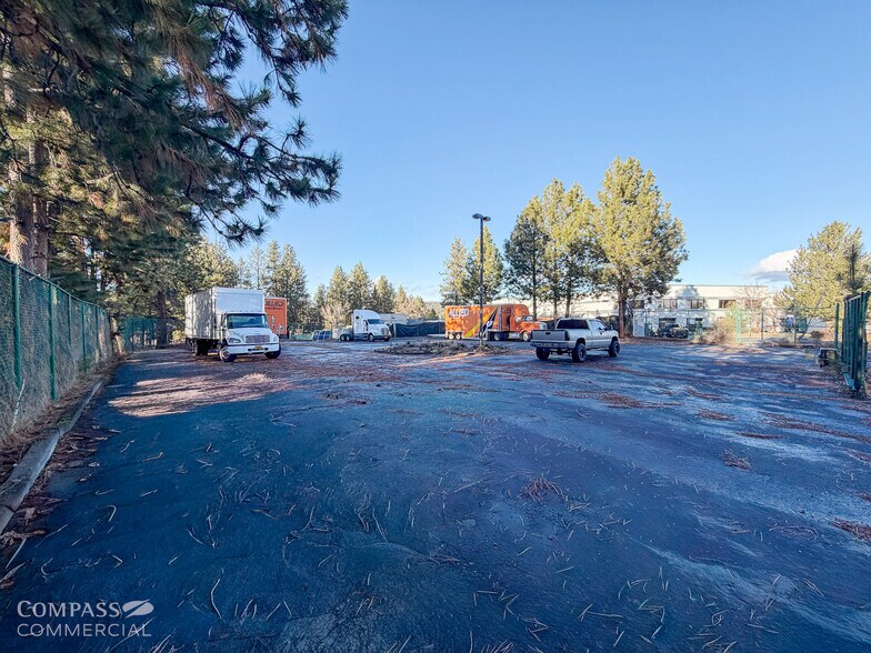1010 Emkay Dr, Bend, OR à louer - Photo de l’immeuble – Image 3 sur 4