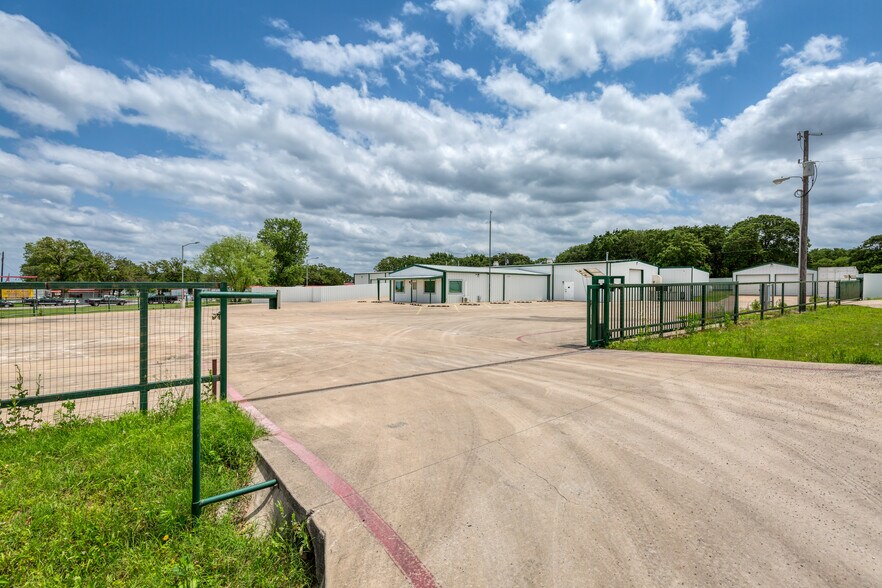 3100 E Highway 199, Springtown, TX à louer - Photo de l’immeuble – Image 2 sur 64