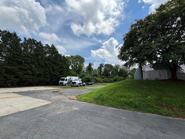 4315 Taggart Creek Rd, Charlotte, NC à vendre - Photo de l’immeuble – Image 3 sur 31