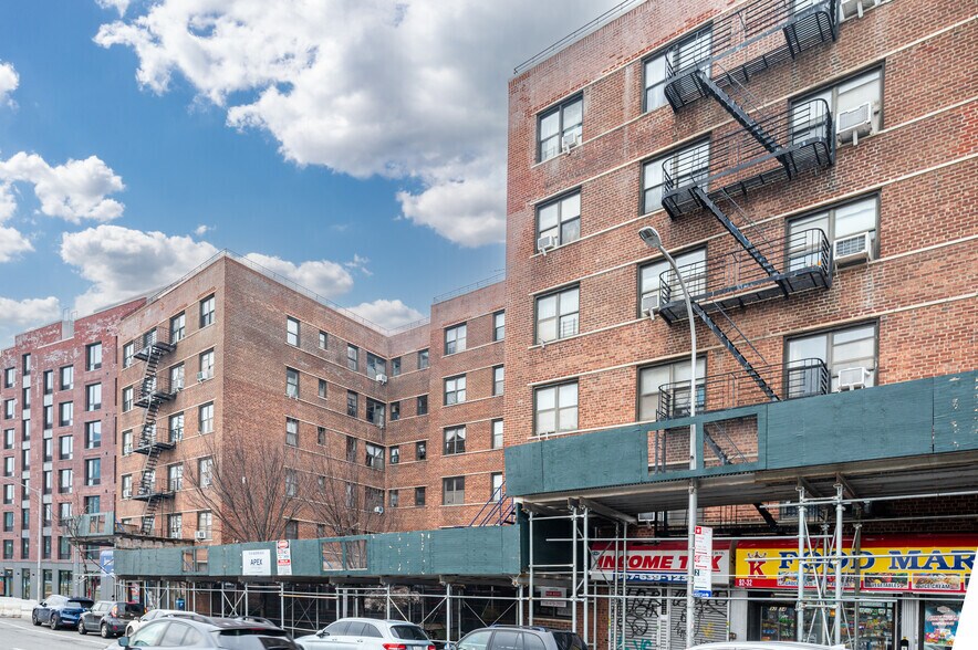 92-40 Queens Blvd, Rego Park, NY à louer - Photo de l’immeuble – Image 2 sur 5