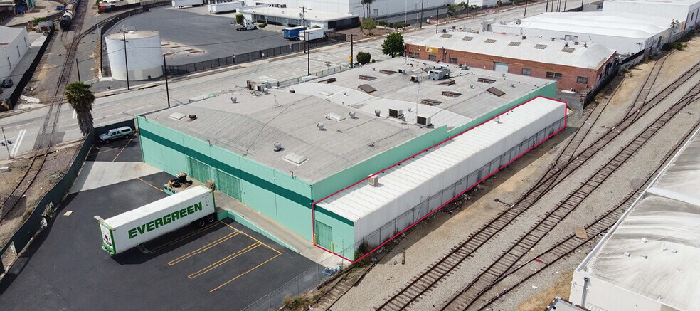 2626 S Malt Ave, Commerce, CA à louer - Photo de l’immeuble – Image 1 sur 2
