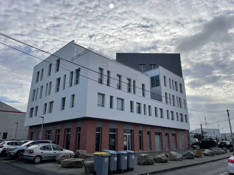 12 Rue Marie Curie, Saint-Sébastien-sur-Loire à louer - Photo de l’immeuble – Image 1 sur 3