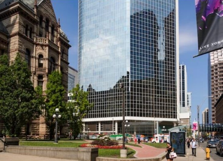 20 Queen St W, Toronto, ON à louer - Photo de l’immeuble – Image 1 sur 3
