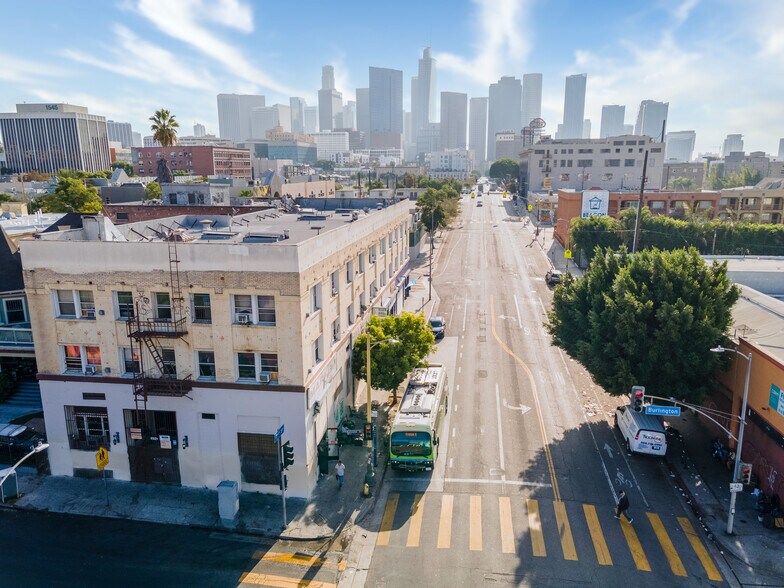 694 S Burlington Ave, Los Angeles, CA à vendre - Photo de l’immeuble – Image 3 sur 20