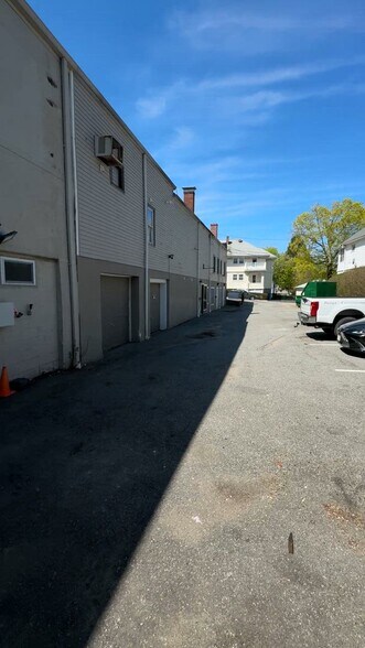 687 Belmont St, Belmont, MA à louer - Vidéo sur l’annonce professionnelle – Image 2 sur 10