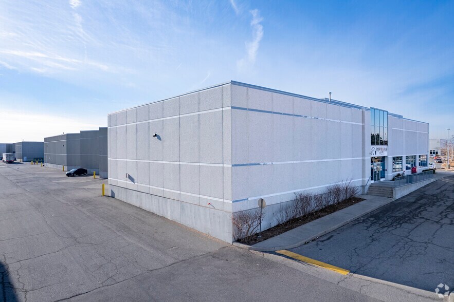 3450 Ridgeway Dr, Mississauga, ON à louer - Photo de l’immeuble – Image 3 sur 6