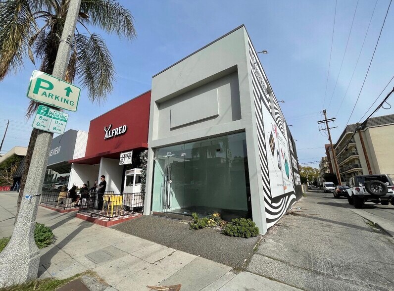 320-322 S Robertson Blvd, Los Angeles, CA à louer - Photo de l’immeuble – Image 1 sur 2